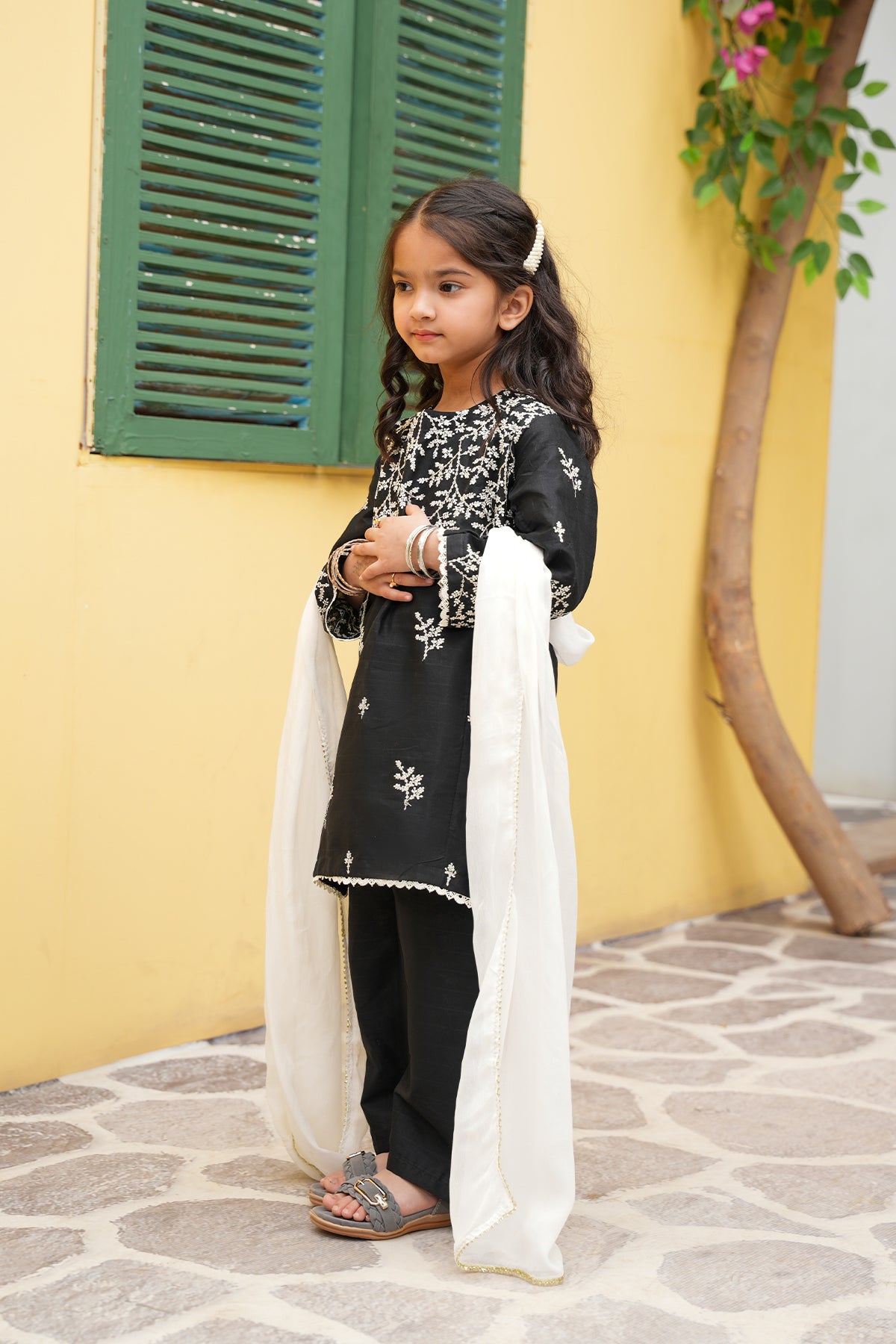 Nyla – Midnight Noir Embroidered 3-Piece Set