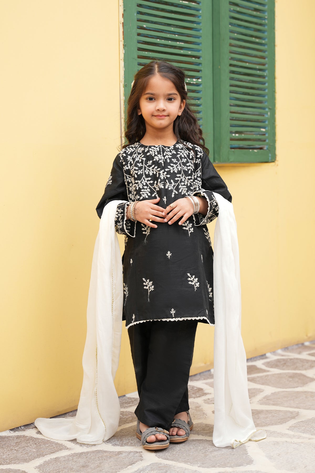 Nyla – Midnight Noir Embroidered 3-Piece Set