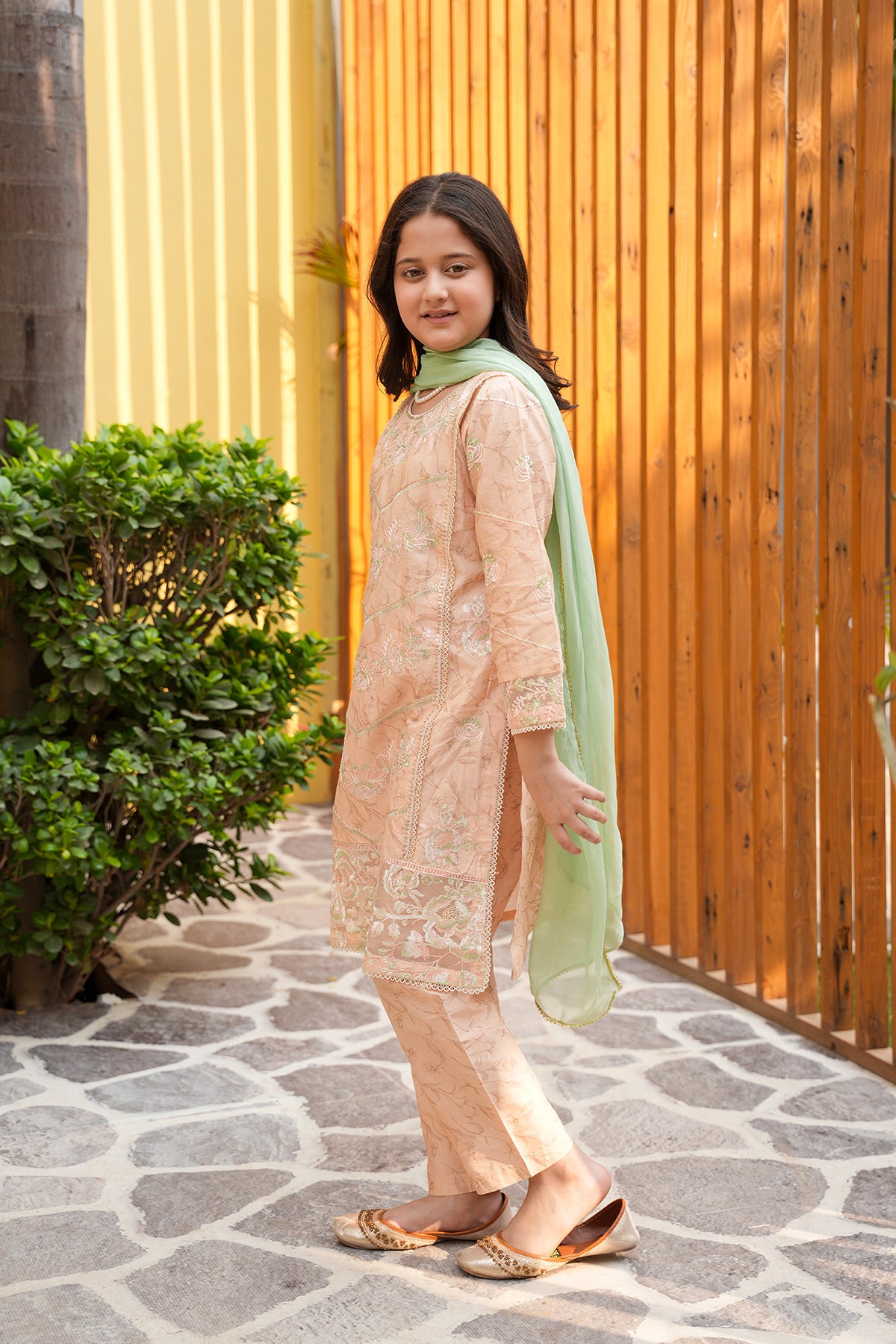 Eshal – Peach Blossom Embroidered 3-Piece Set