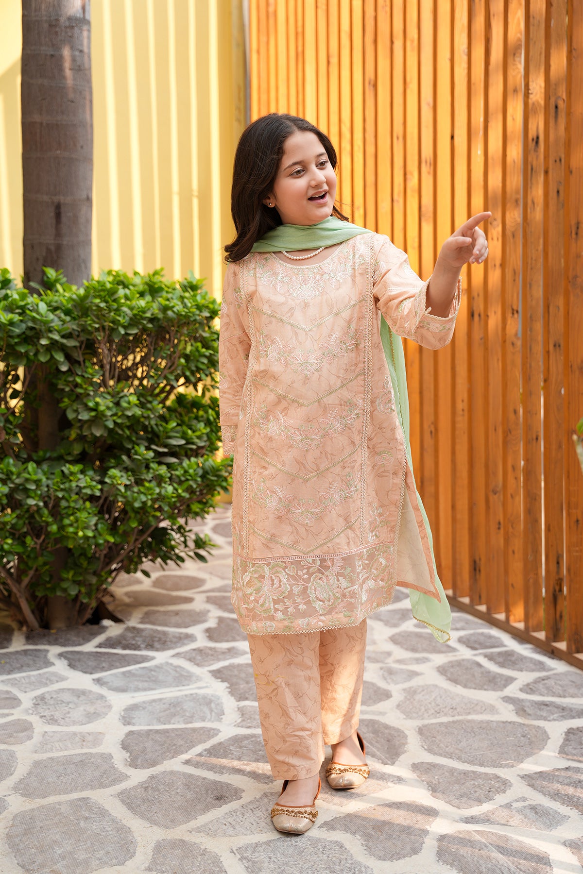Eshal – Peach Blossom Embroidered 3-Piece Set