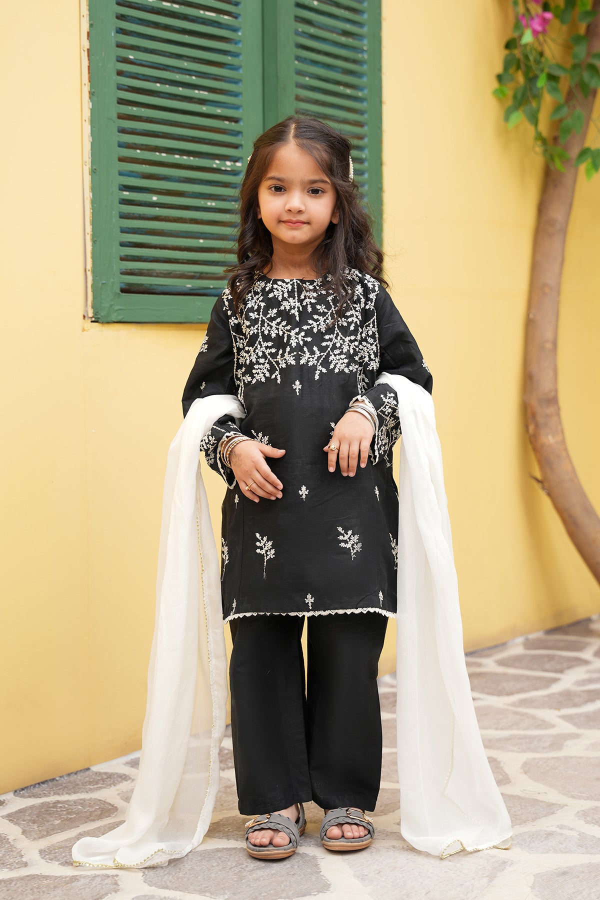 Nyla – Midnight Noir Embroidered 3-Piece Set